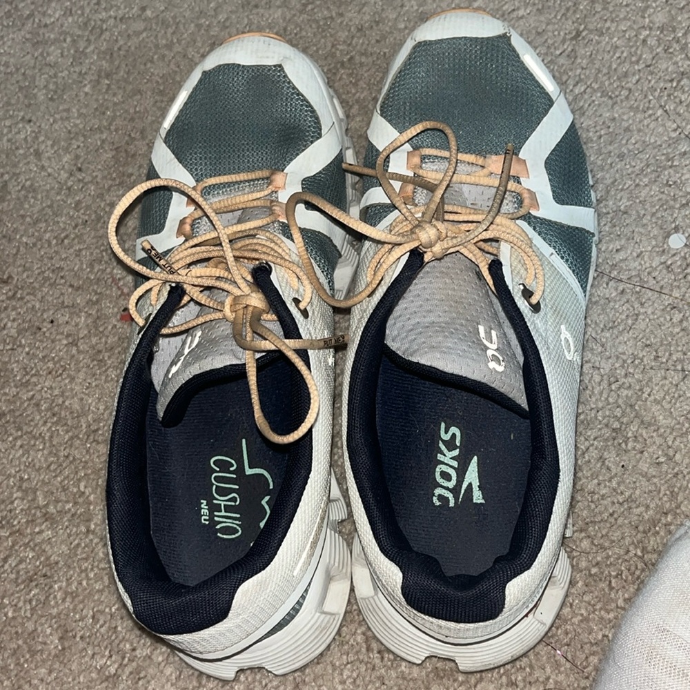 on clouds, used condition size 7.5